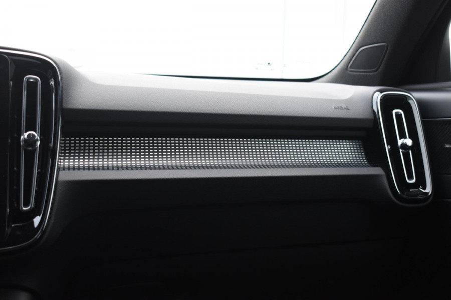 Volvo EX40 Single Motor Extended Range Plus 82 kWh / Panoramadak / Harman Kardon / 360 camera / Microtech/Nubuck / 20'' 5-Spaaks Black Diamond Cut