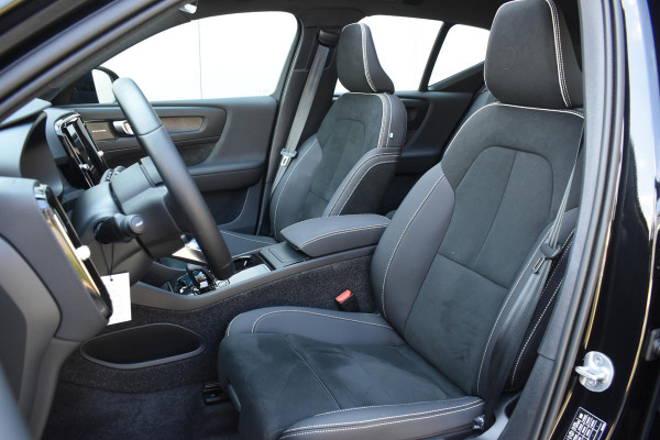 Volvo EX40 Single Motor Extended Range Plus 82 kWh / Panoramadak / Harman Kardon / 360 camera / Microtech/Nubuck / 20'' 5-Spaaks Black Diamond Cut