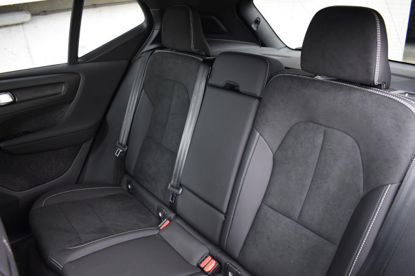 Volvo EX40 Single Motor Extended Range Plus 82 kWh / Panoramadak / Harman Kardon / 360 camera / Microtech/Nubuck / 20'' 5-Spaaks Black Diamond Cut