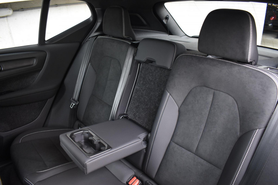 Volvo EX40 Single Motor Extended Range Plus 82 kWh / Panoramadak / Harman Kardon / 360 camera / Microtech/Nubuck / 20'' 5-Spaaks Black Diamond Cut