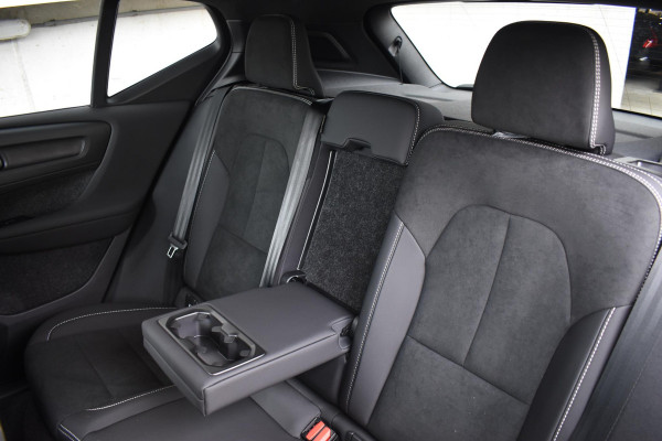 Volvo EX40 Single Motor Extended Range Plus 82 kWh / Panoramadak / Harman Kardon / 360 camera / Microtech/Nubuck / 20'' 5-Spaaks Black Diamond Cut