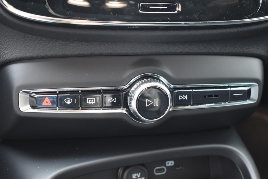 Volvo EX40 Single Motor Extended Range Plus 82 kWh / Panoramadak / Harman Kardon / 360 camera / Microtech/Nubuck / 20'' 5-Spaaks Black Diamond Cut