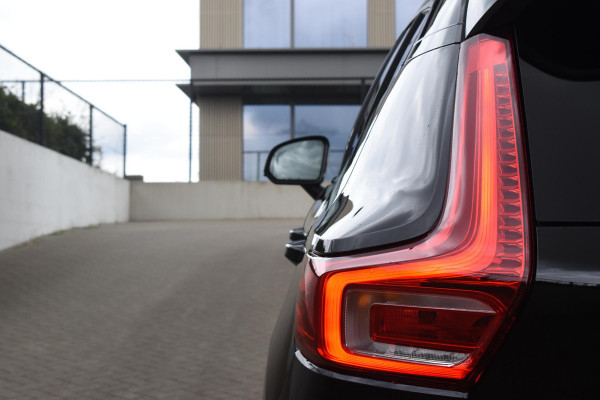 Volvo EX40 Single Motor Extended Range Plus 82 kWh / Panoramadak / Harman Kardon / 360 camera / Microtech/Nubuck / 20'' 5-Spaaks Black Diamond Cut