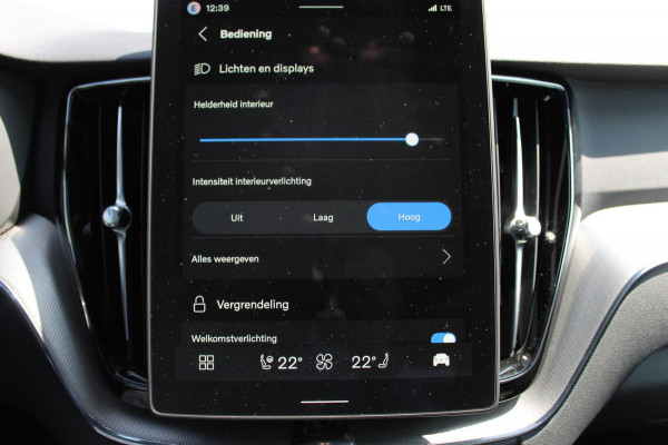 Volvo XC60 T8 455PK Automaat AWD Plus Black Edition Google infotainment / 21" lichtmetalen velgen / Verwarmbare voorstoelen en stuurwiel / Adaptieve cruise control