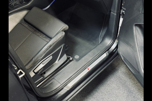 Audi Q3 35 TFSI S Line 2x | 20" | Panorama | 1e Eig. | Org.NL