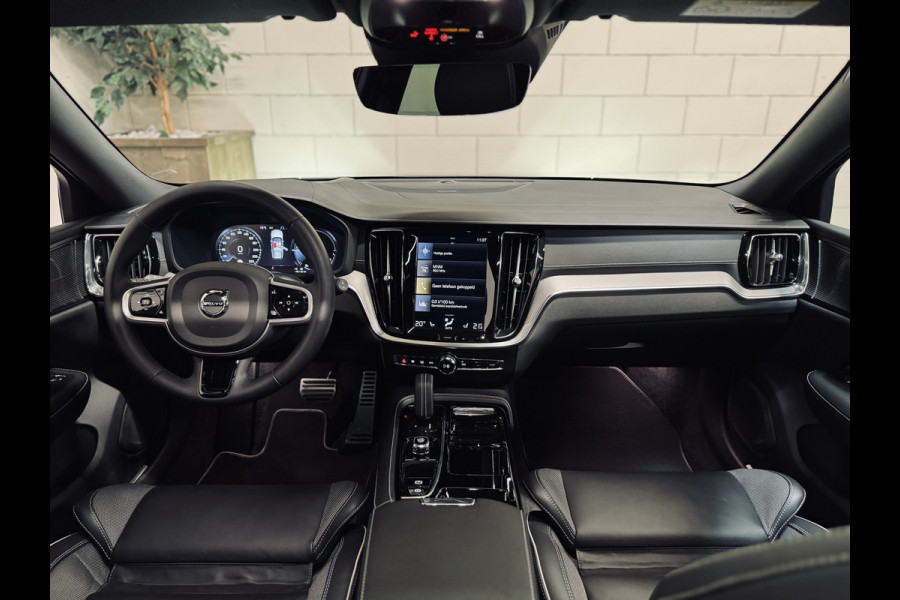 Volvo V60 T6 PHEV AWD Ultimate Dark | Panorama | Trekhaak | PilotAss.