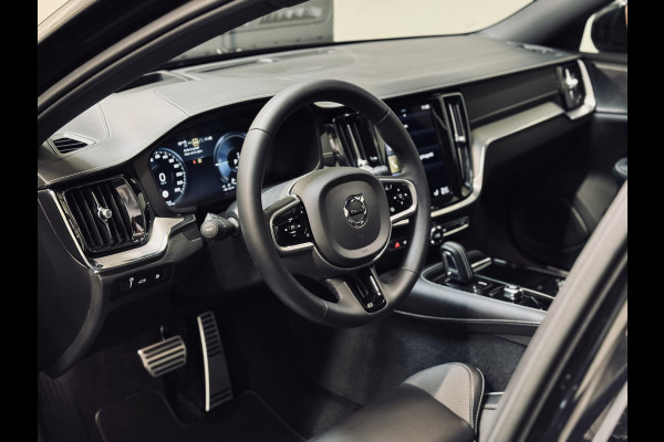 Volvo V60 T6 PHEV AWD Ultimate Dark | Panorama | Trekhaak | PilotAss.