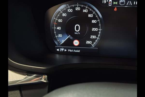 Volvo V60 T6 PHEV AWD Ultimate Dark | Panorama | Trekhaak | PilotAss.