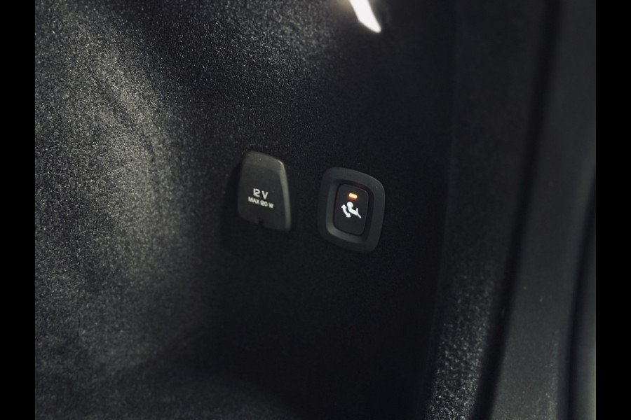 Volvo V60 T6 PHEV AWD Ultimate Dark | Panorama | Trekhaak | PilotAss.