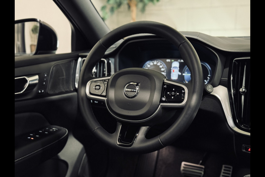 Volvo V60 T6 PHEV AWD Ultimate Dark | Panorama | Trekhaak | PilotAss.