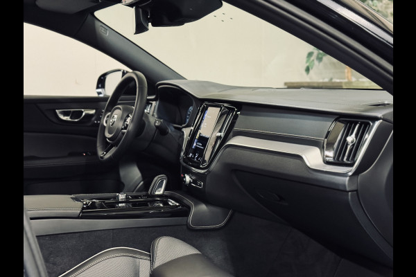 Volvo V60 T6 PHEV AWD Ultimate Dark | Panorama | Trekhaak | PilotAss.