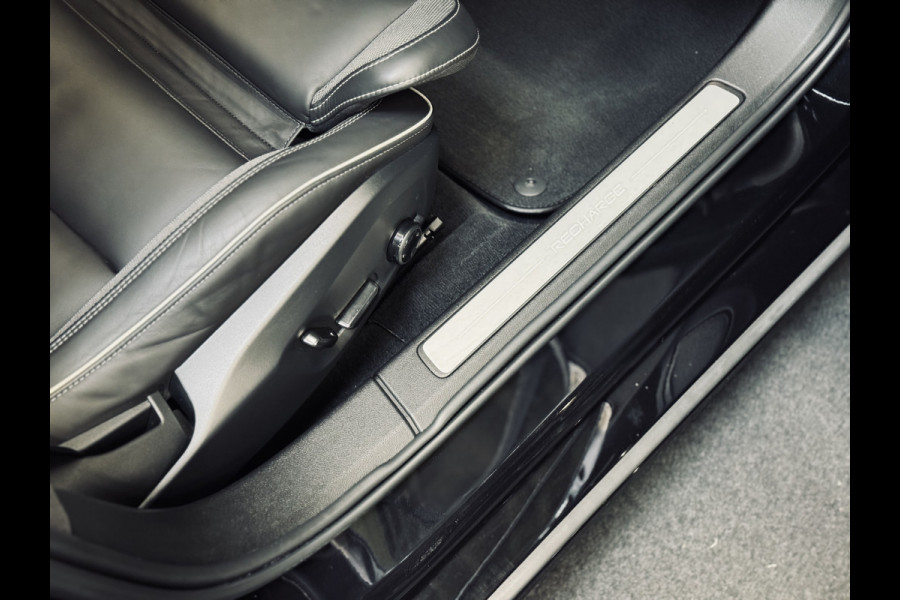 Volvo V60 T6 PHEV AWD Ultimate Dark | Panorama | Trekhaak | PilotAss.
