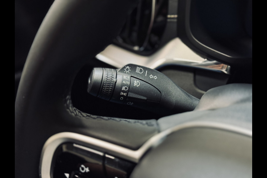 Volvo V60 T6 PHEV AWD Ultimate Dark | Panorama | Trekhaak | PilotAss.