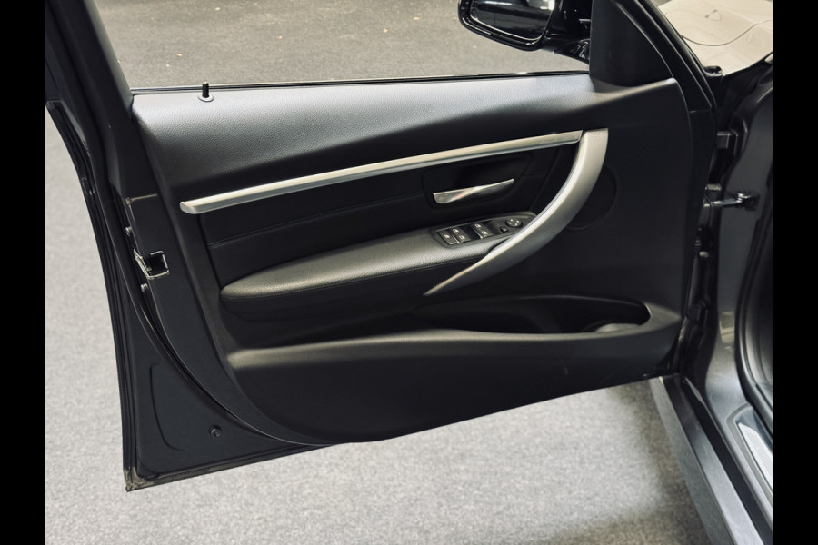 BMW 3 Serie Touring 318i M Sport Edition | 19" | Panorama | ShadowLine