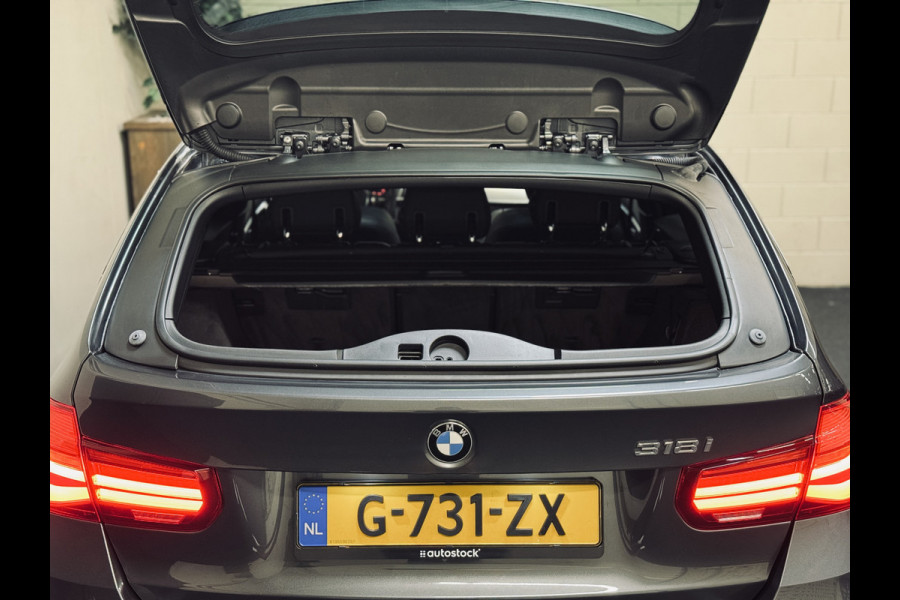 BMW 3 Serie Touring 318i M Sport Edition | 19" | Panorama | ShadowLine