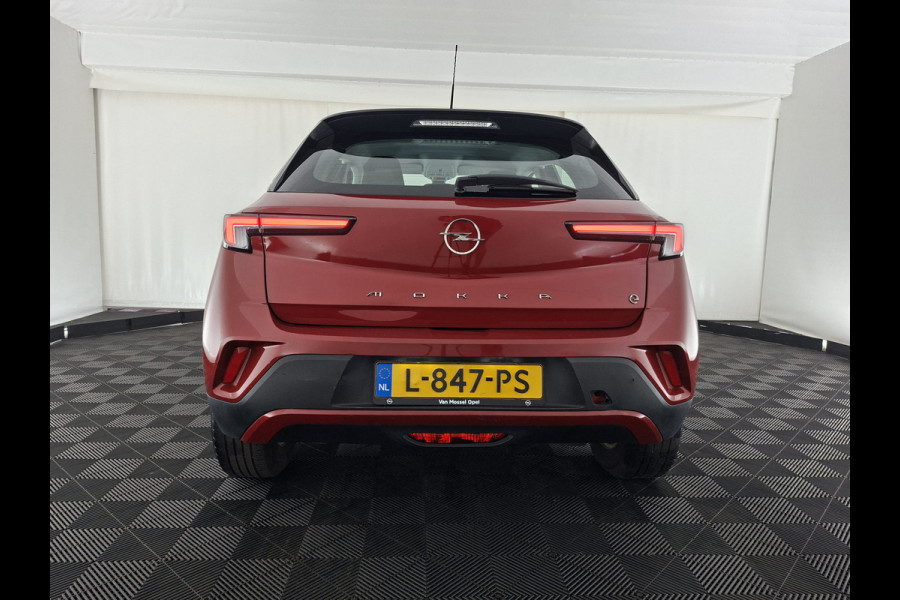 Opel Mokka-e Edition 50-kWh 11kw bl. [3-Fase-11kW] {SoH-90%} (INCL.BTW) *DIGI-COCKPIT | FULL-LED | COMFORT-SEATS | KEYLESS | DAB+ | ECC | CRUISE | 16''ALU*