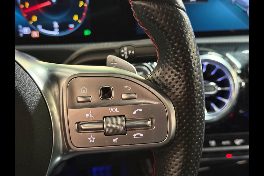 Mercedes-Benz A-Klasse 250 Premium Plus Amg | Pano | Trekhaak | Sfeerverlichting | Camera | Carplay | Stoelverwarming