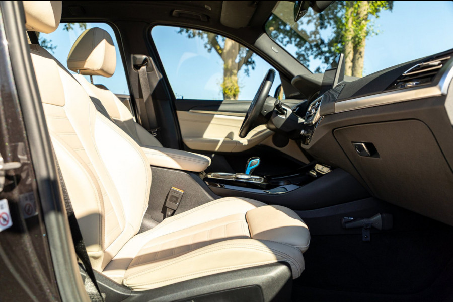 BMW iX3 High Executive 80 kWh Soh 99% I M Pakket I Panoramadak I Trekhaak I Harman Kardon I Adaptive Cruise I 360 Camera I Android
