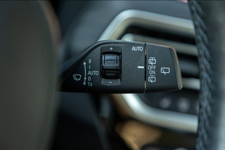 BMW iX3 High Executive 80 kWh Soh 99% I M Pakket I Panoramadak I Trekhaak I Harman Kardon I Adaptive Cruise I 360 Camera I Android