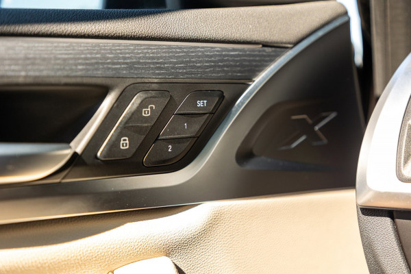 BMW iX3 High Executive 80 kWh Soh 99% I M Pakket I Panoramadak I Trekhaak I Harman Kardon I Adaptive Cruise I 360 Camera I Android