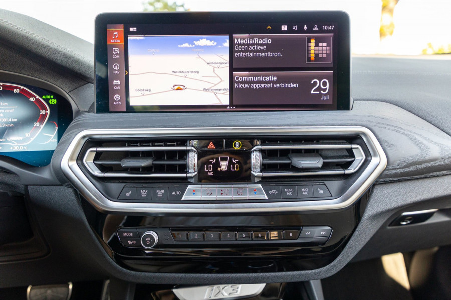 BMW iX3 High Executive 80 kWh Soh 99% I M Pakket I Panoramadak I Trekhaak I Harman Kardon I Adaptive Cruise I 360 Camera I Android