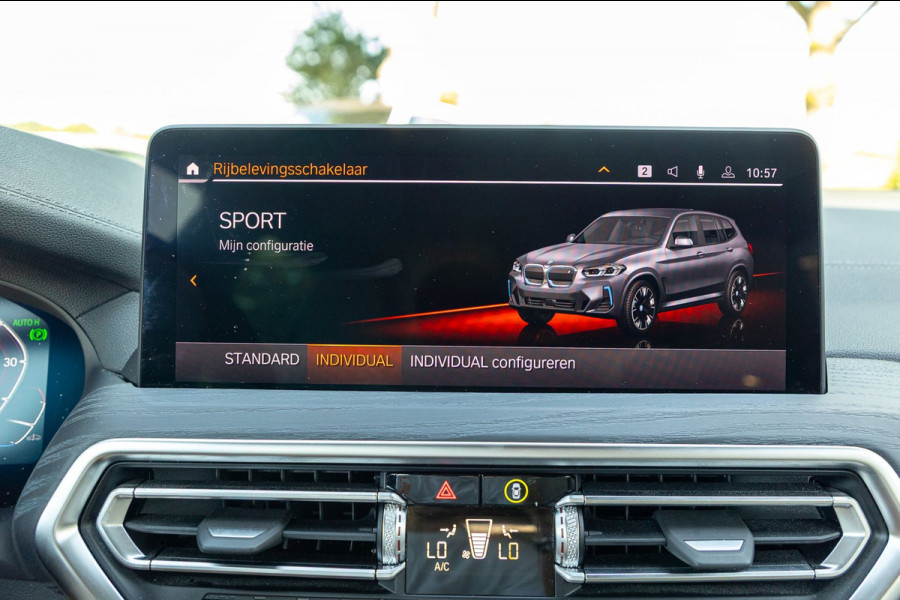 BMW iX3 High Executive 80 kWh Soh 99% I M Pakket I Panoramadak I Trekhaak I Harman Kardon I Adaptive Cruise I 360 Camera I Android