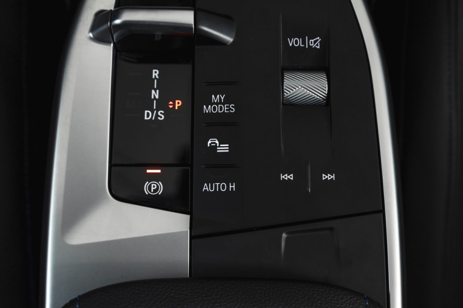 BMW X1 sDrive18i 136 PK | M-Sport | Afn. Trekhaak | Dig. Cockpit | Cruise | PDC | Camera | NAV + App. Connect | ECC | Elek. Klep | LM 18" |