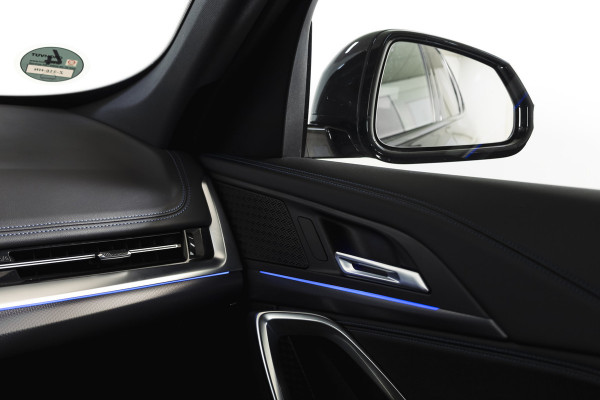 BMW X1 sDrive18i 136 PK | M-Sport | Afn. Trekhaak | Dig. Cockpit | Cruise | PDC | Camera | NAV + App. Connect | ECC | Elek. Klep | LM 18" |