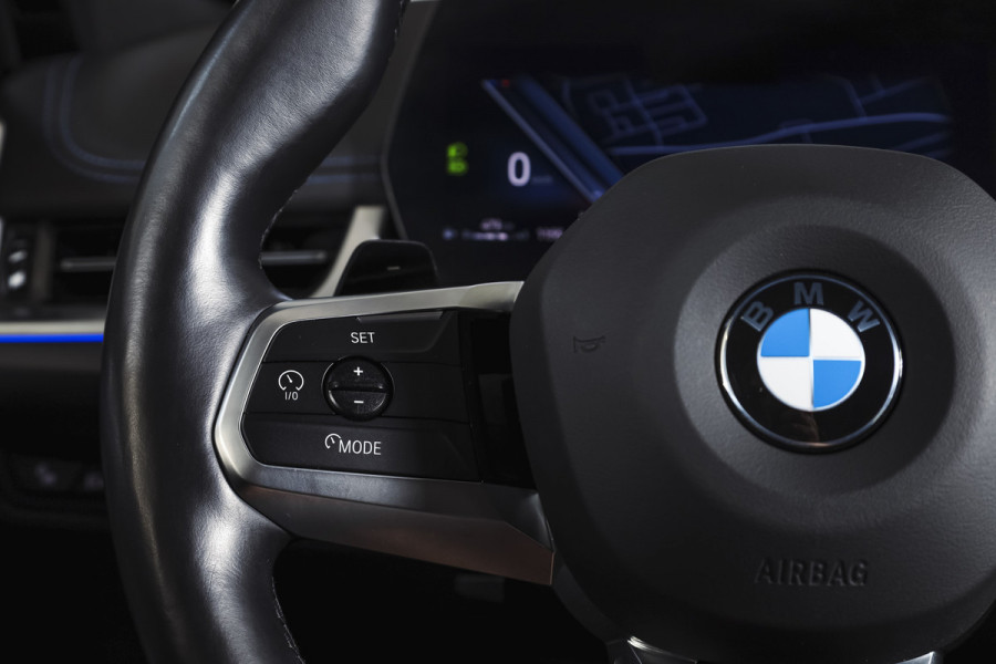 BMW X1 sDrive18i 136 PK | M-Sport | Afn. Trekhaak | Dig. Cockpit | Cruise | PDC | Camera | NAV + App. Connect | ECC | Elek. Klep | LM 18" |