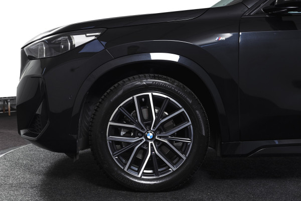 BMW X1 sDrive18i 136 PK | M-Sport | Afn. Trekhaak | Dig. Cockpit | Cruise | PDC | Camera | NAV + App. Connect | ECC | Elek. Klep | LM 18" |