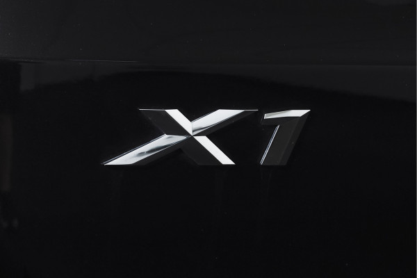 BMW X1 sDrive18i 136 PK | M-Sport | Afn. Trekhaak | Dig. Cockpit | Cruise | PDC | Camera | NAV + App. Connect | ECC | Elek. Klep | LM 18" |