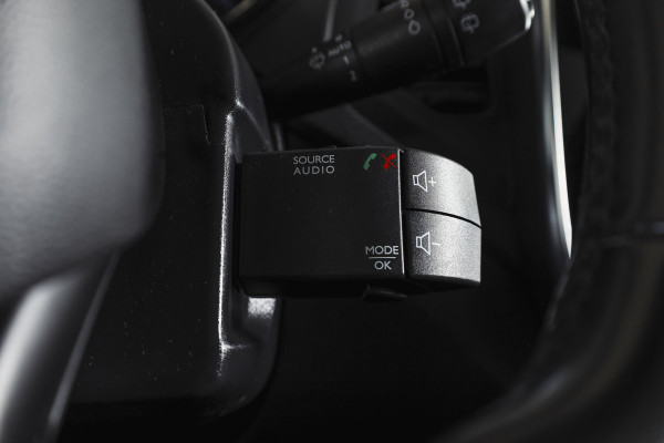 Renault Captur 1.3 TCe 150 PK Version S - Automaat | Pano | Trekhaak | Cruise | PDC | Camera | NAV+Android Auto | ECC | LM 17" |