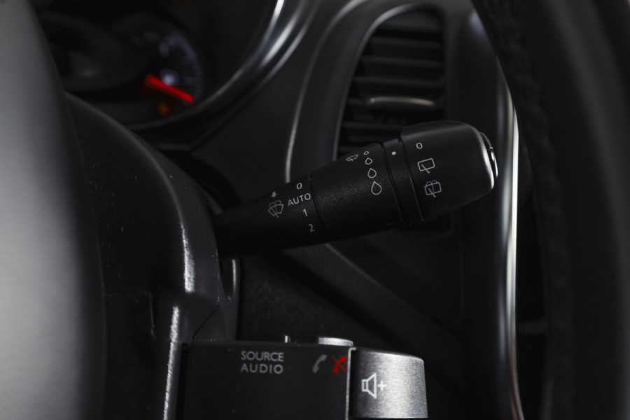 Renault Captur 1.3 TCe 150 PK Version S - Automaat | Pano | Trekhaak | Cruise | PDC | Camera | NAV+Android Auto | ECC | LM 17" |