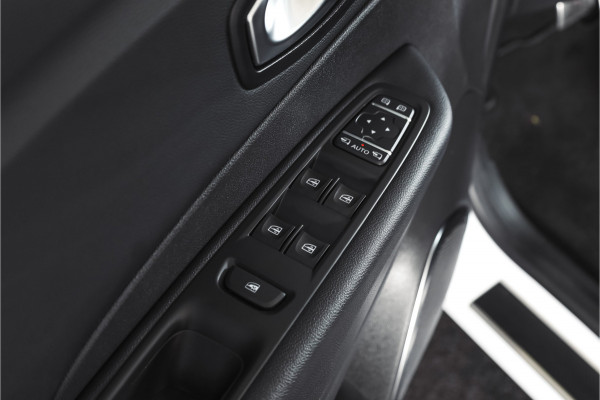 Renault Captur 1.3 TCe 150 PK Version S - Automaat | Pano | Trekhaak | Cruise | PDC | Camera | NAV+Android Auto | ECC | LM 17" |