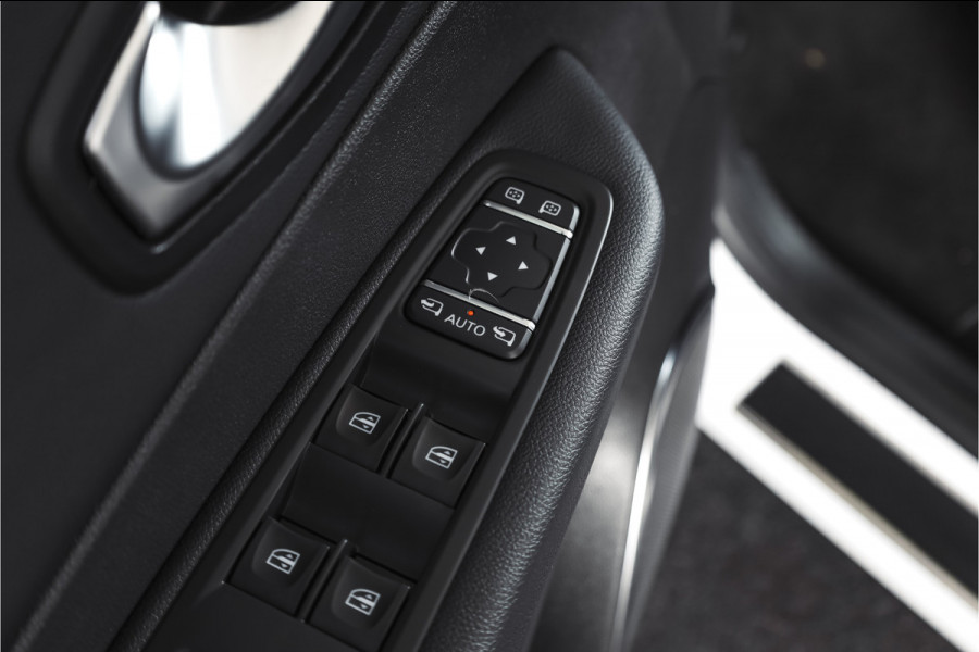 Renault Captur 1.3 TCe 150 PK Version S - Automaat | Pano | Trekhaak | Cruise | PDC | Camera | NAV+Android Auto | ECC | LM 17" |