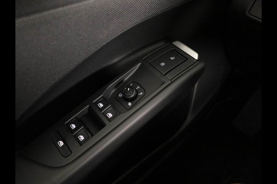 Volkswagen T-Roc Limited Edition 1.5 eTSI 85 kW / 116 PK SUV 7 vers Achteruitrijcamera | Stoelverwarming | Carplay