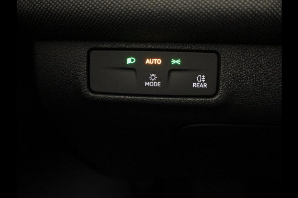Volkswagen T-Roc Limited Edition 1.5 eTSI 85 kW / 116 PK SUV 7 vers Achteruitrijcamera | Stoelverwarming | Carplay
