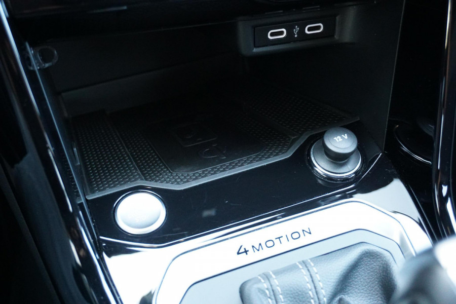 Volkswagen T-Roc 2.0 TSI 4Motion R *dealer onderhouden* + AKRAPOVIC / DCC / CAMERA / BEATS / ACC