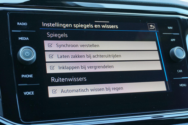 Volkswagen T-Roc 2.0 TSI 4Motion R *dealer onderhouden* + AKRAPOVIC / DCC / CAMERA / BEATS / ACC