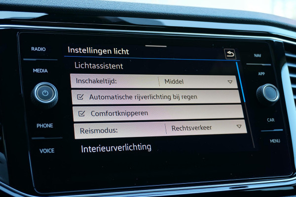 Volkswagen T-Roc 2.0 TSI 4Motion R *dealer onderhouden* + AKRAPOVIC / DCC / CAMERA / BEATS / ACC