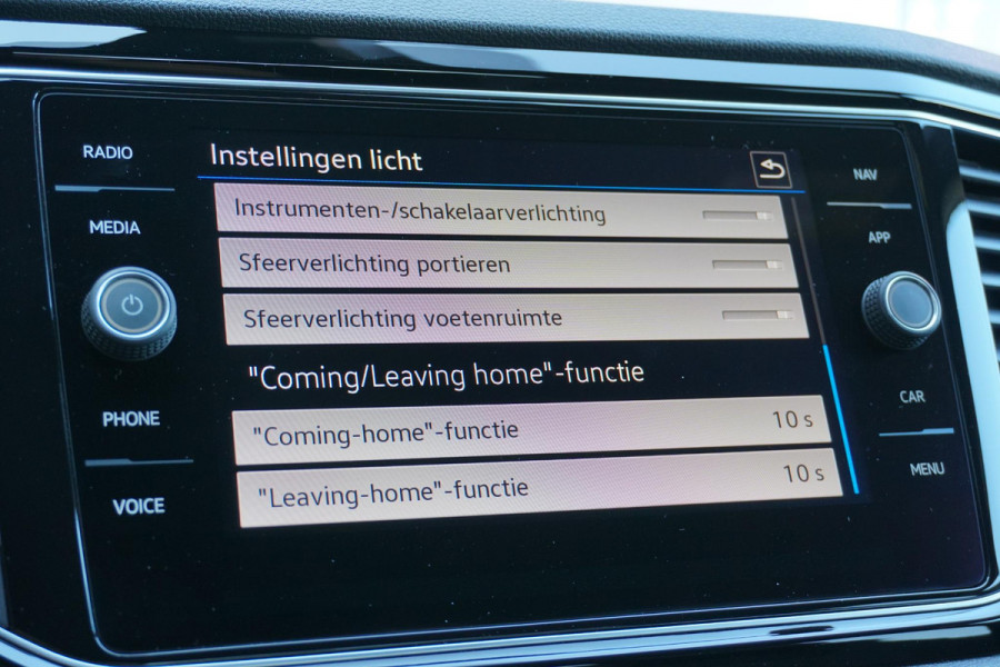 Volkswagen T-Roc 2.0 TSI 4Motion R *dealer onderhouden* + AKRAPOVIC / DCC / CAMERA / BEATS / ACC