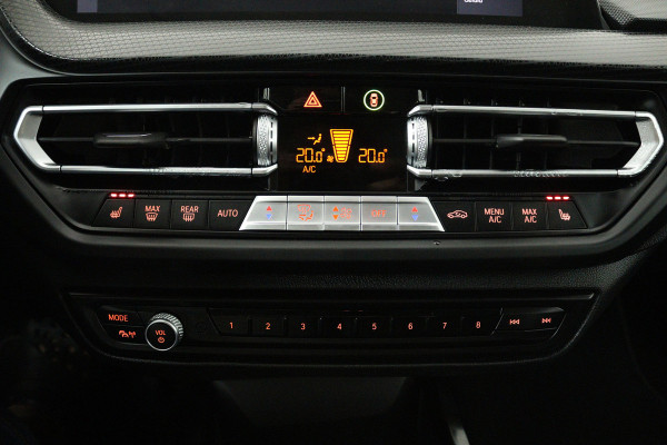 BMW 2 Serie Gran Coupé 218i High Executive (STOELVERWARMING, CAMERA, NAVIGATIE, CRUISE CONTROL, DEALER ONDERHOUDEN)