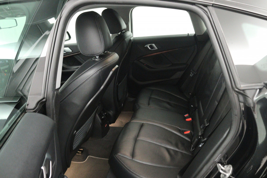 BMW 2 Serie Gran Coupé 218i High Executive (STOELVERWARMING, CAMERA, NAVIGATIE, CRUISE CONTROL, DEALER ONDERHOUDEN)