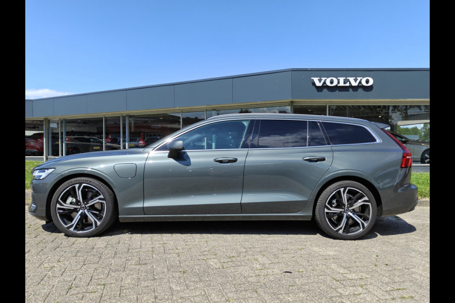 Volvo V60 T6 AWD 350PK Plug-in Hybrid Ultra Bright | Demo | BLIS | Stoelventilatie | Massage Stoelen | Panodak | 360 Camera | B&W |