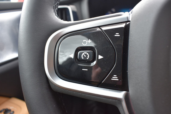 Volvo V60 T6 AWD 350PK Plug-in Hybrid Ultra Bright | Demo | BLIS | Stoelventilatie | Massage Stoelen | Panodak | 360 Camera | B&W |