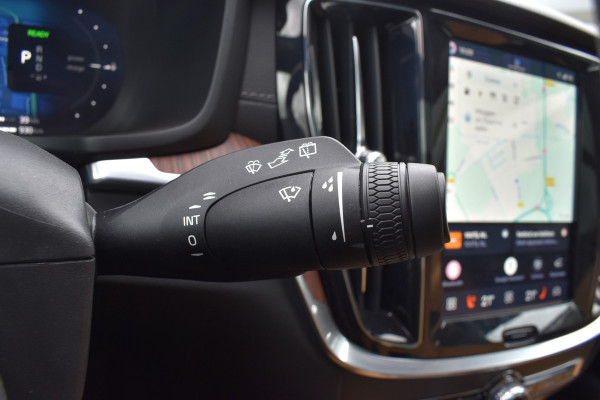 Volvo V60 T6 AWD 350PK Plug-in Hybrid Ultra Bright | Demo | BLIS | Stoelventilatie | Massage Stoelen | Panodak | 360 Camera | B&W |