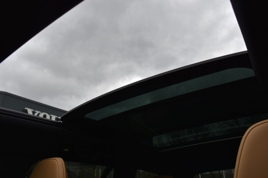 Volvo V60 T6 AWD 350PK Plug-in Hybrid Ultra Bright | Demo | BLIS | Stoelventilatie | Massage Stoelen | Panodak | 360 Camera | B&W |