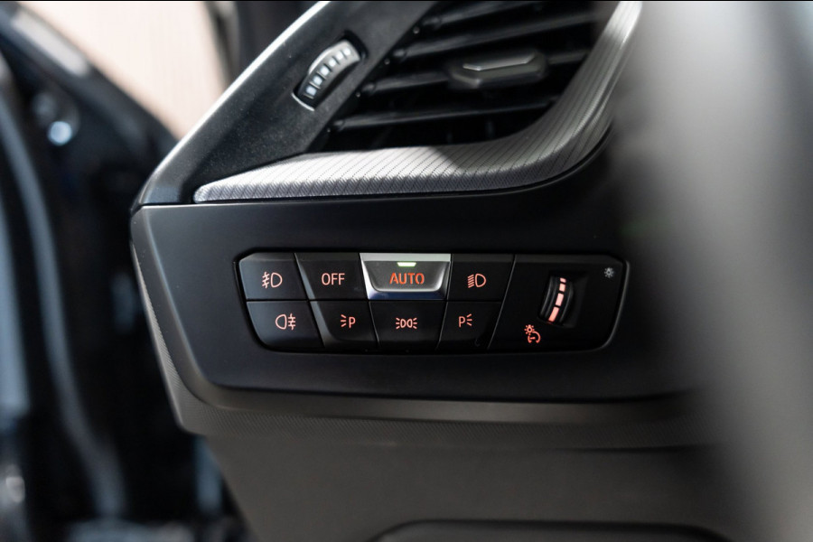 BMW 1-serie 118i Automaat M Pakket LED NAVI Sfeer Verlichting