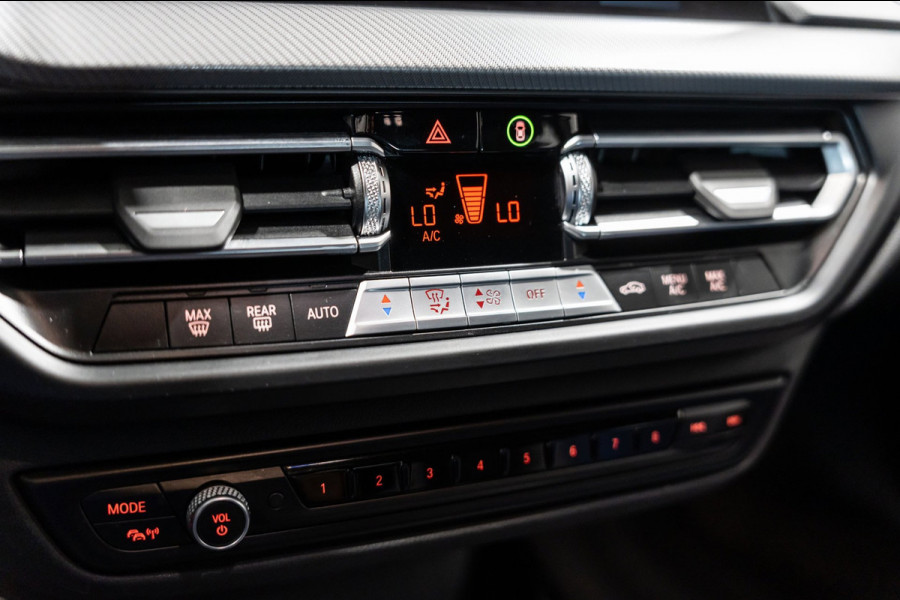 BMW 1-serie 118i Automaat M Pakket LED NAVI Sfeer Verlichting