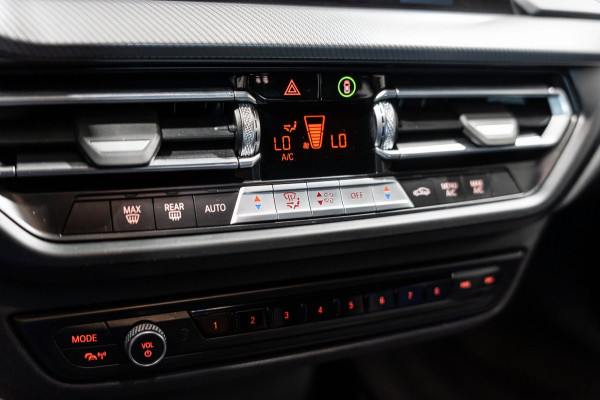 BMW 1-serie 118i Automaat M Pakket LED NAVI Sfeer Verlichting